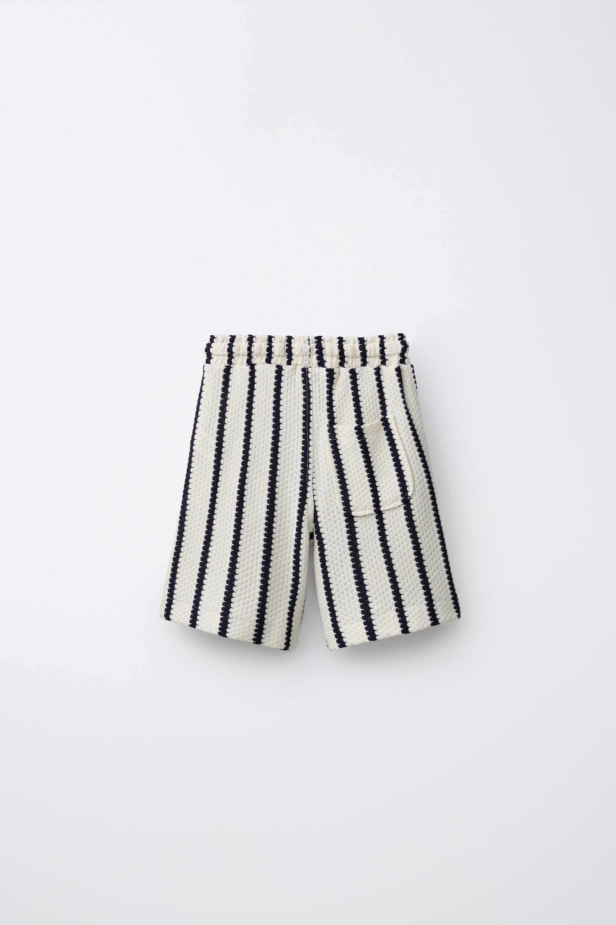 TEXTURED STRIPED KNIT SHORTS